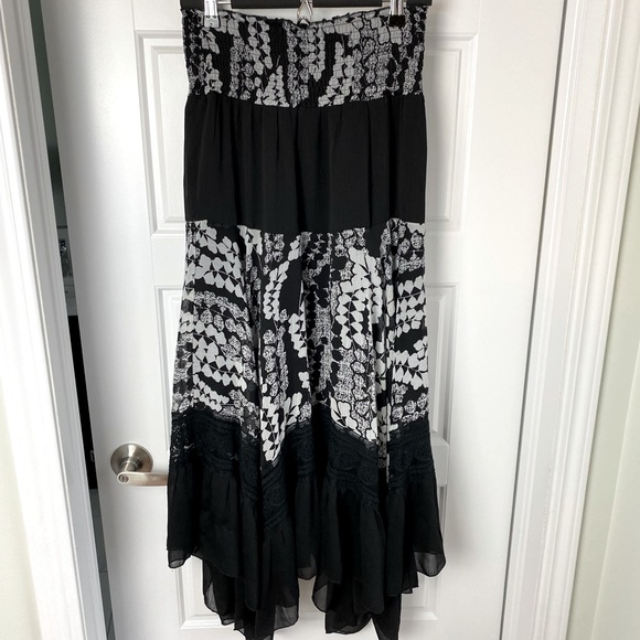 High-Waisted Ruffle Skirt with Floral Motif - Picture 7 of 10